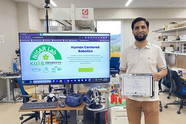 교토첨단과학대학 국제적 활약하는 교수 2.jpg