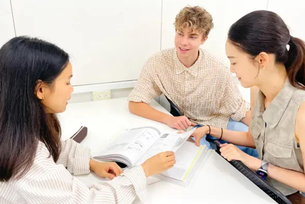 도쿄디자인전문학교 1년과정 디자인커뮤니케이션과 4.jpg