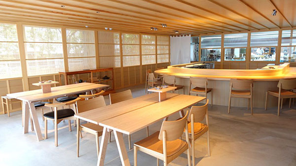 도쿄스시와쇼쿠조리전문학교 실습교실 こもち月 3.jpg