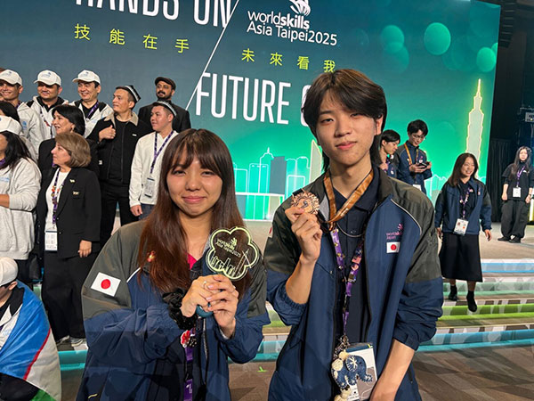 일본전자전문학교 기능올림픽 아시아대회 수상 4.jpg